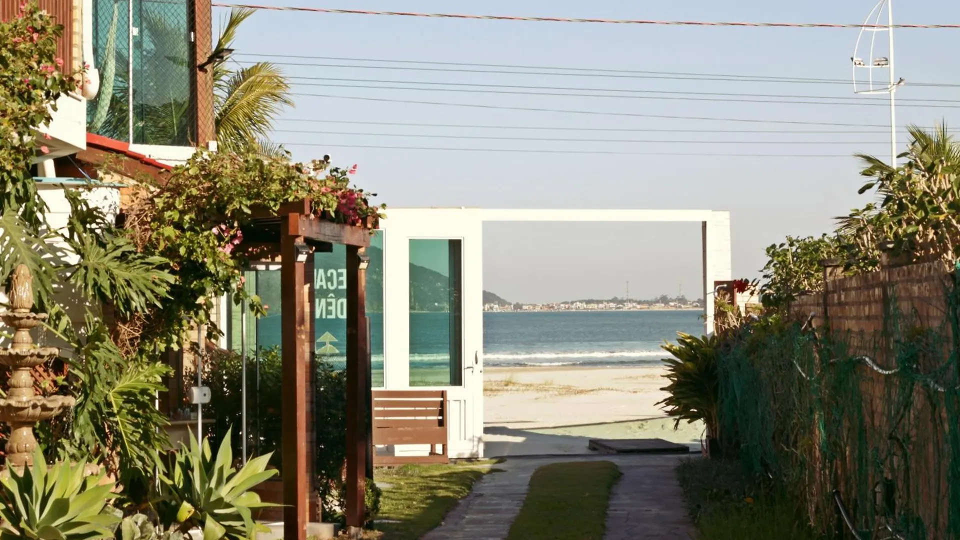 Värdshus Pousada Recanto Edenico - A Beira Mar Da Praia Ponta Do Papagaio, Palhoca Sc
